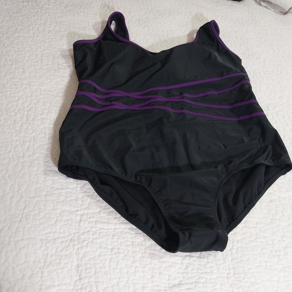 Catalina NWOT Women's 22W Black  and Purple One Piece Swimsuit - Picture 2 of 11